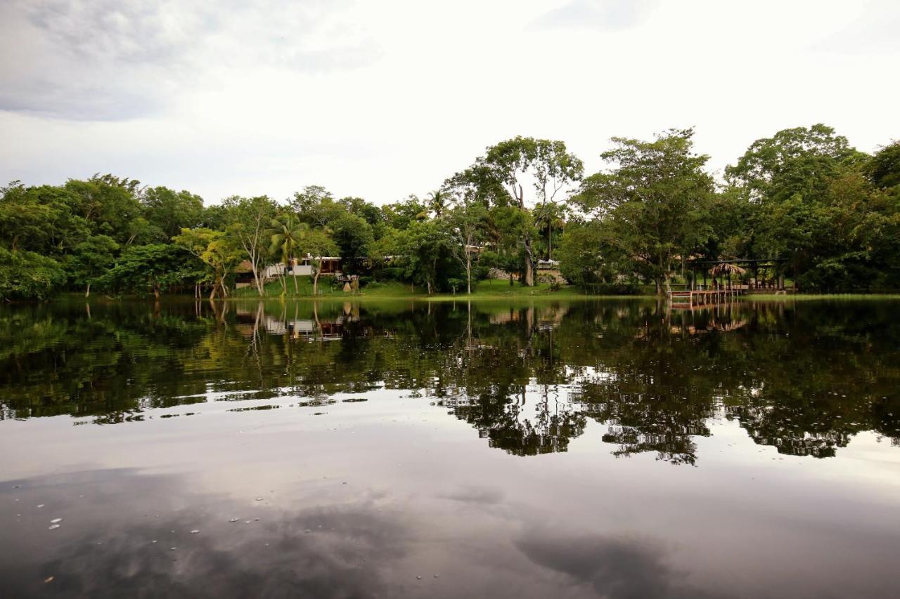 Villa Maya Flores Exterior photo