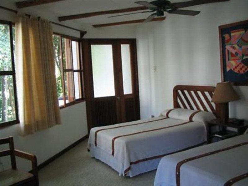 Villa Maya Flores Exterior photo